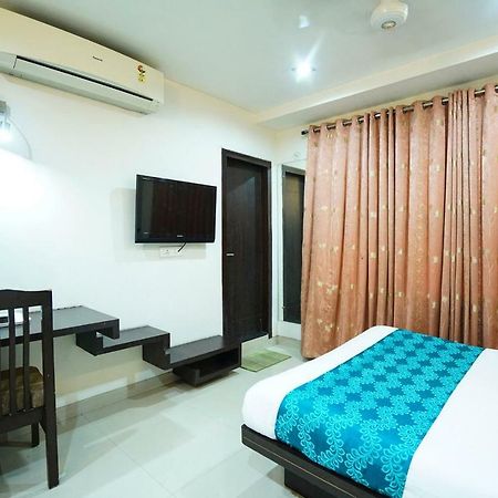 Hotel Aarya Inn Райпур Экстерьер фото